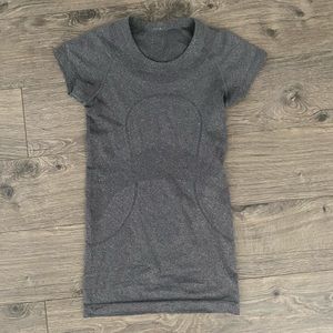 Lululemon swiftly top